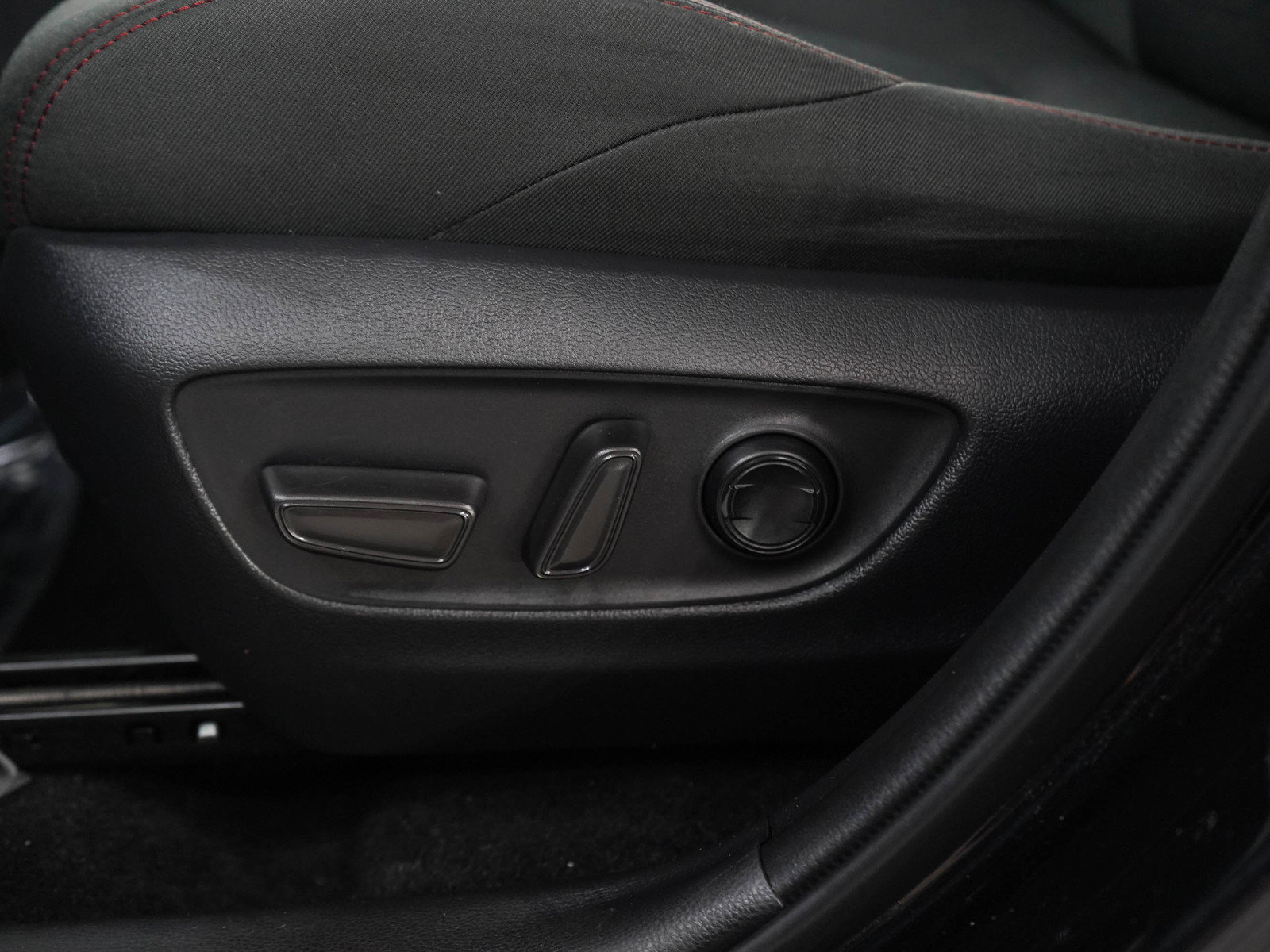 Used 2021 Toyota RAV4 SE w/ Weather & Moonroof Package AWD/4WD image 27