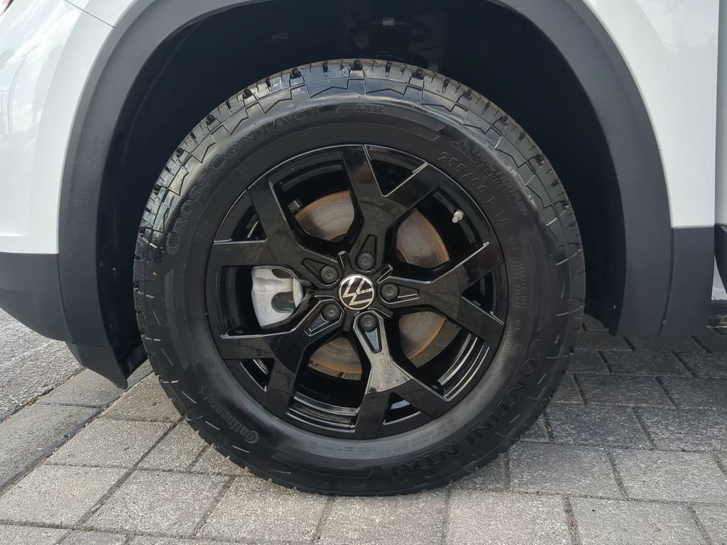 Certified 2025 Volkswagen Atlas Peak Edition SE AWD/4WD image 37