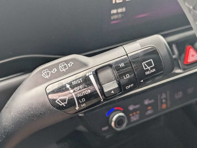 Used 2025 Kia Niro EX FWD image 27