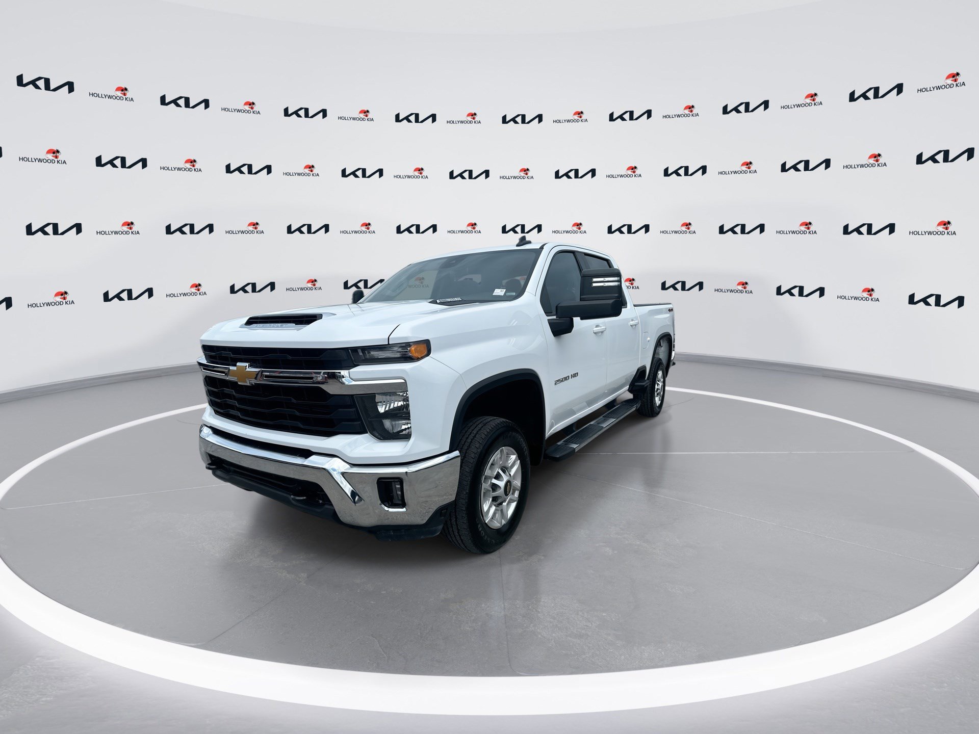 Used 2025 Chevrolet Silverado 2500 LT w/ Convenience Package AWD/4WD image 4