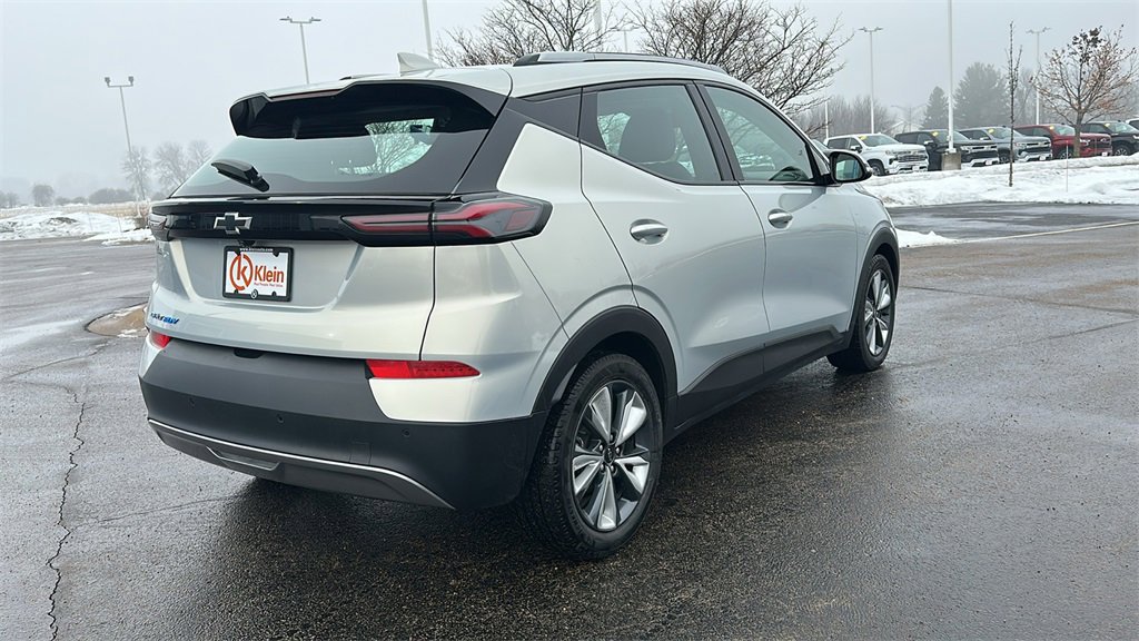 Used 2022 Chevrolet Bolt EUV LT w/ Convenience Package image 8