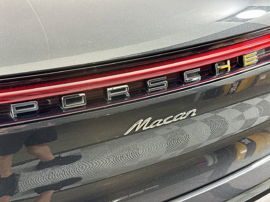 Certified 2024 Porsche Macan AWD/4WD image 34