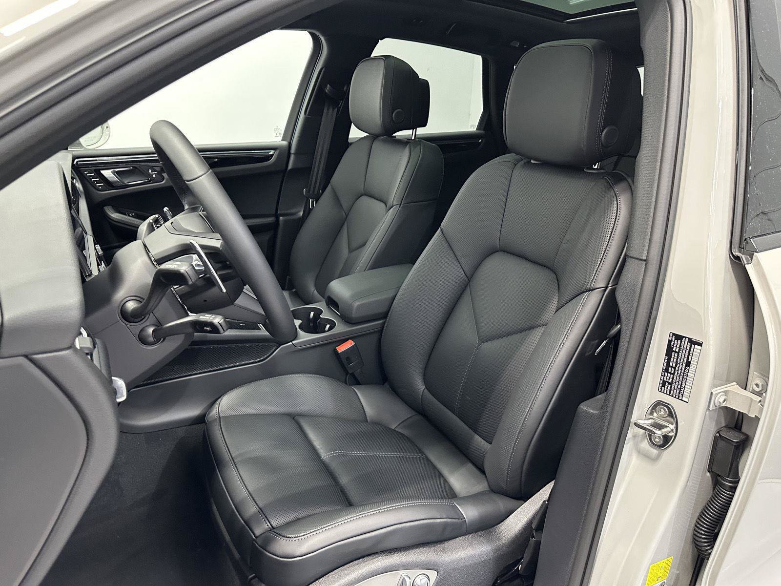 New 2026 Porsche Macan AWD/4WD image 5