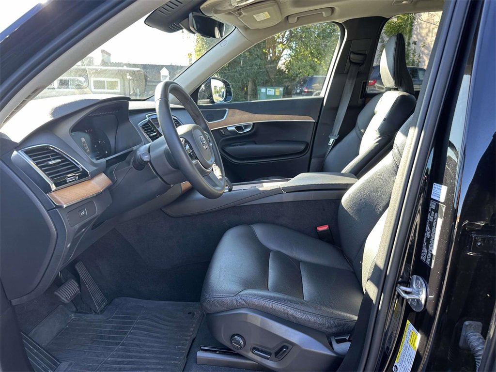 Certified 2024 Volvo XC90 B5 Plus w/ Protection Package Premier image 17