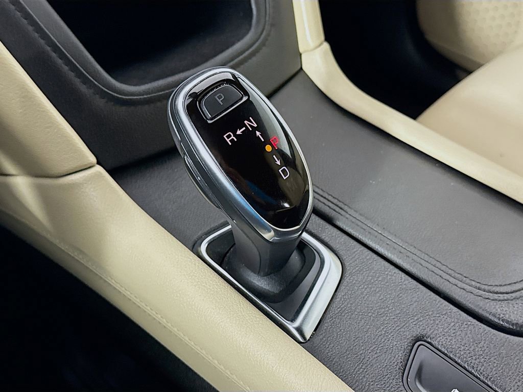 Used 2018 Cadillac XT5 Luxury w/ Driver Awareness Package image 17