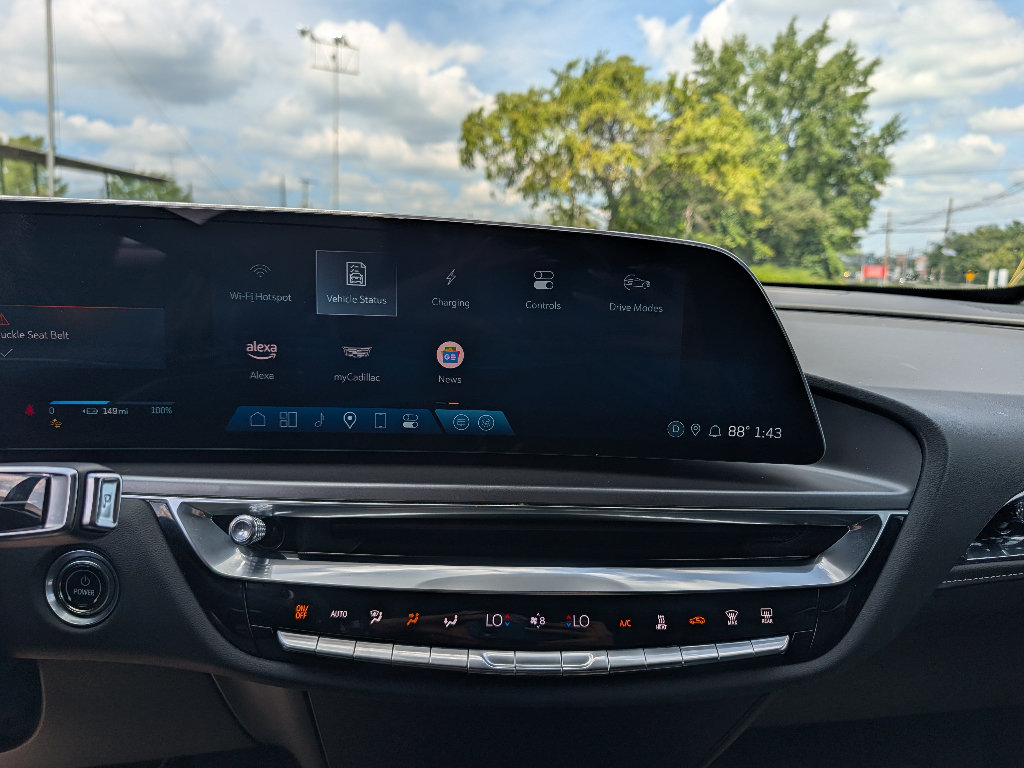 Used 2024 Cadillac Lyriq Tech AWD/4WD image 30