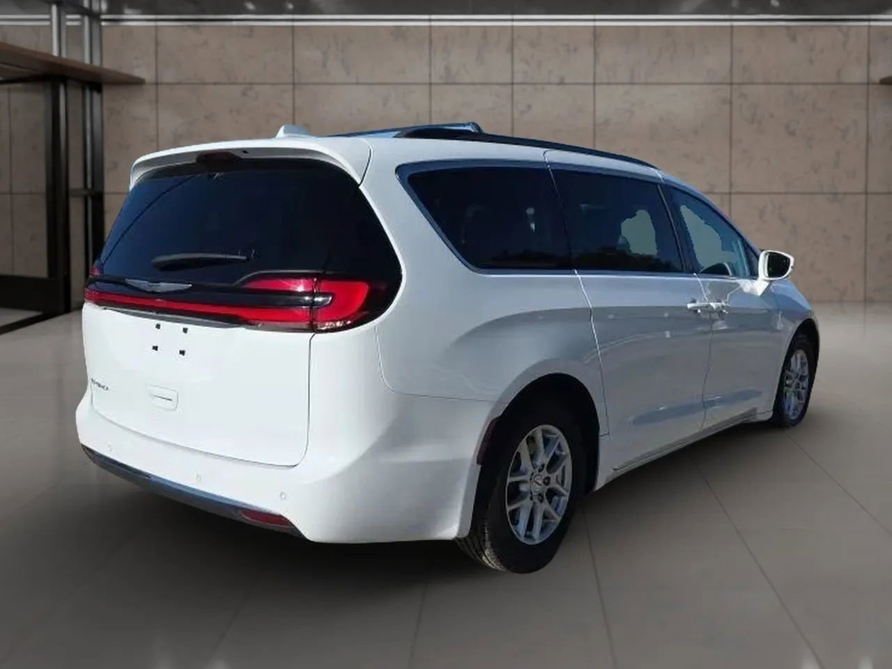 Used 2022 Chrysler Pacifica Touring-L FWD image 7