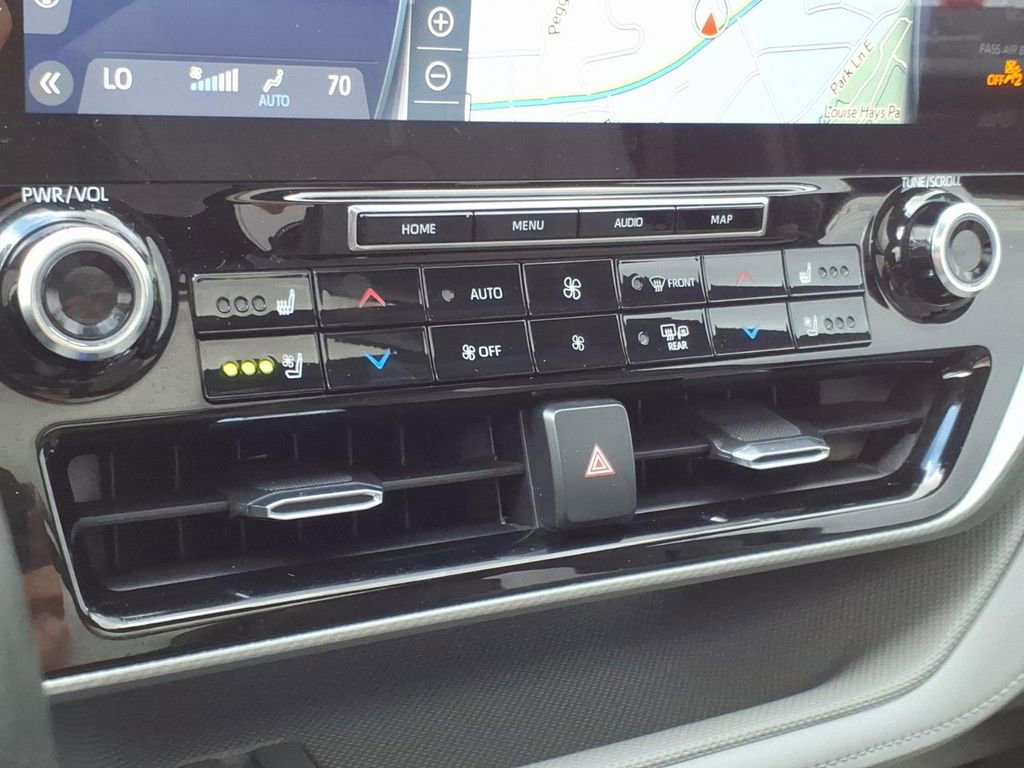 Used 2021 Toyota Highlander Platinum image 22