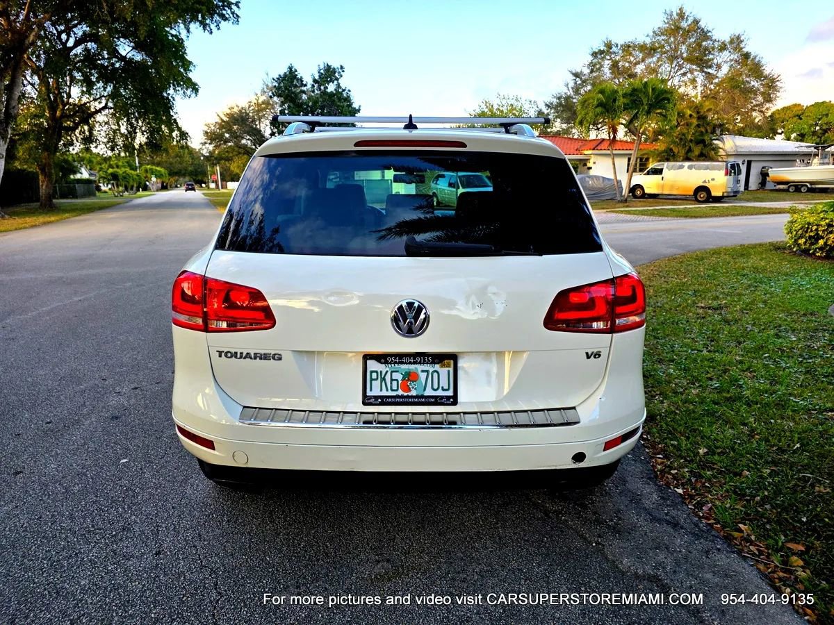 Used 2011 Volkswagen Touareg Sport image 13