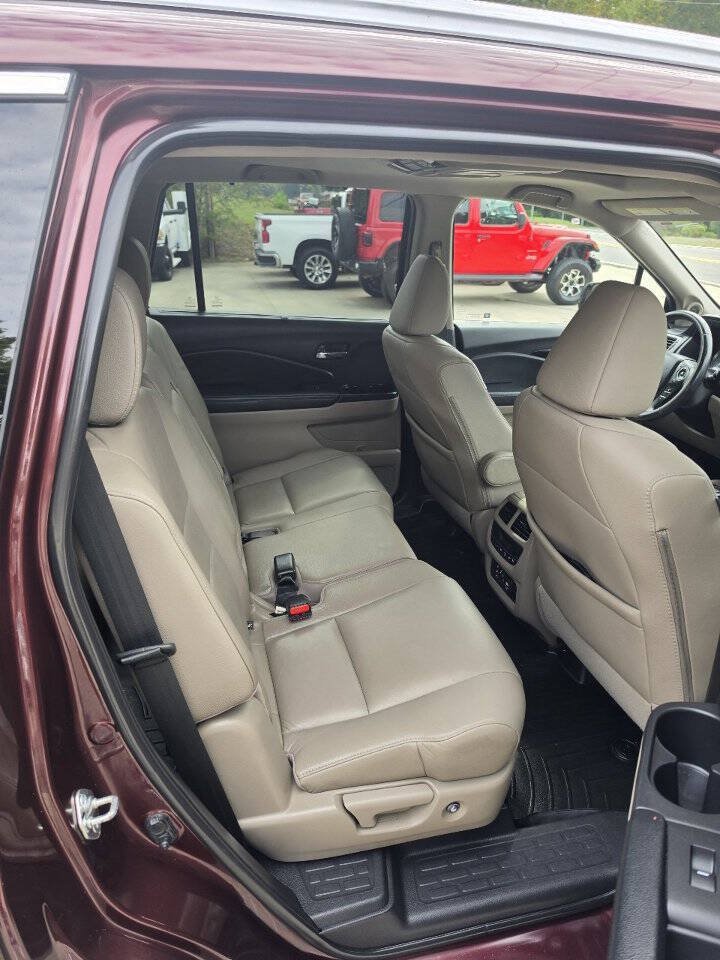Used 2017 Honda Pilot Touring image 12
