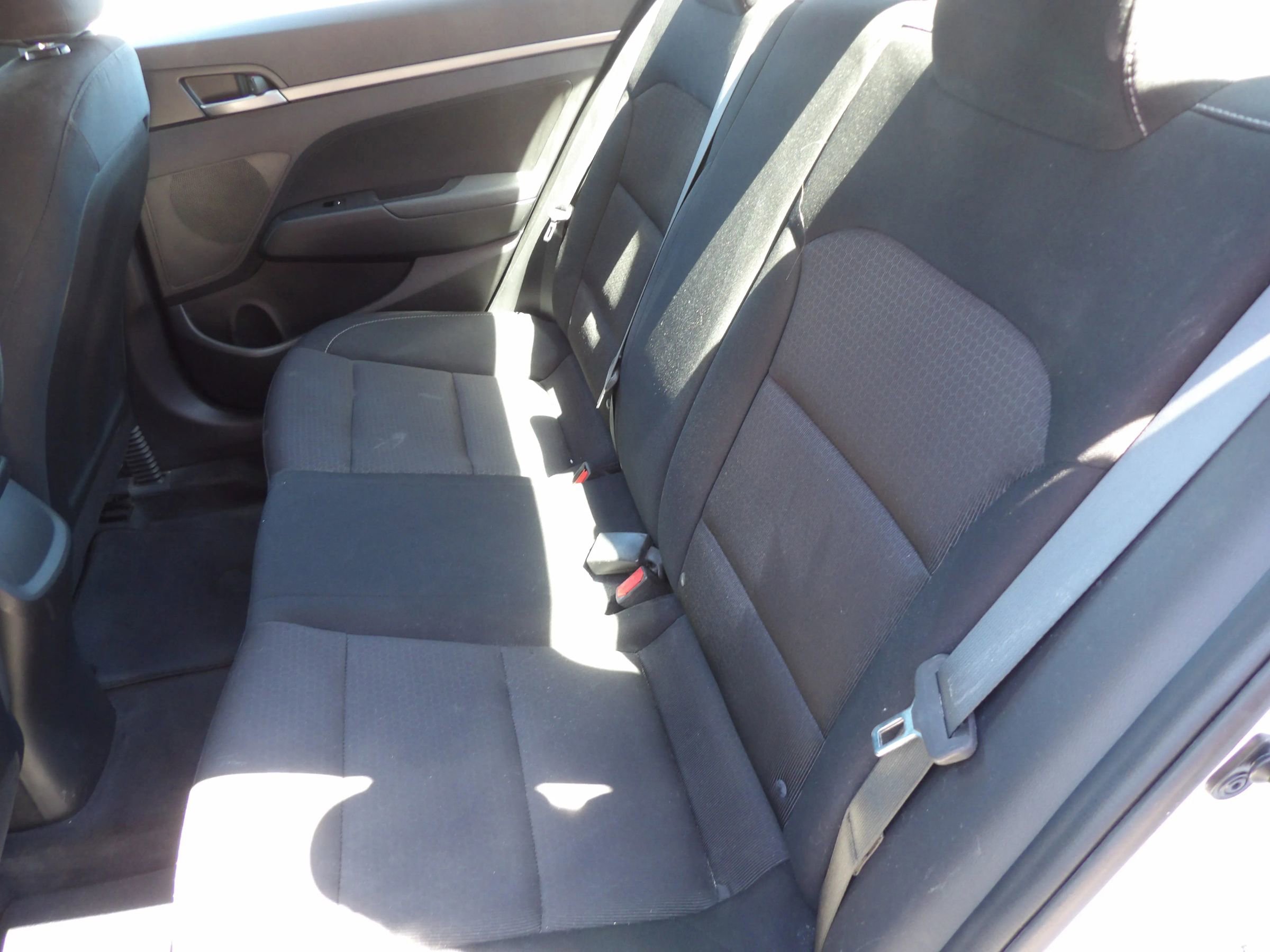 Used 2018 Hyundai Elantra SE FWD image 12