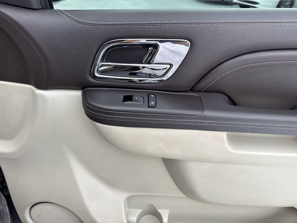 Used 2013 Cadillac Escalade Platinum RWD image 44