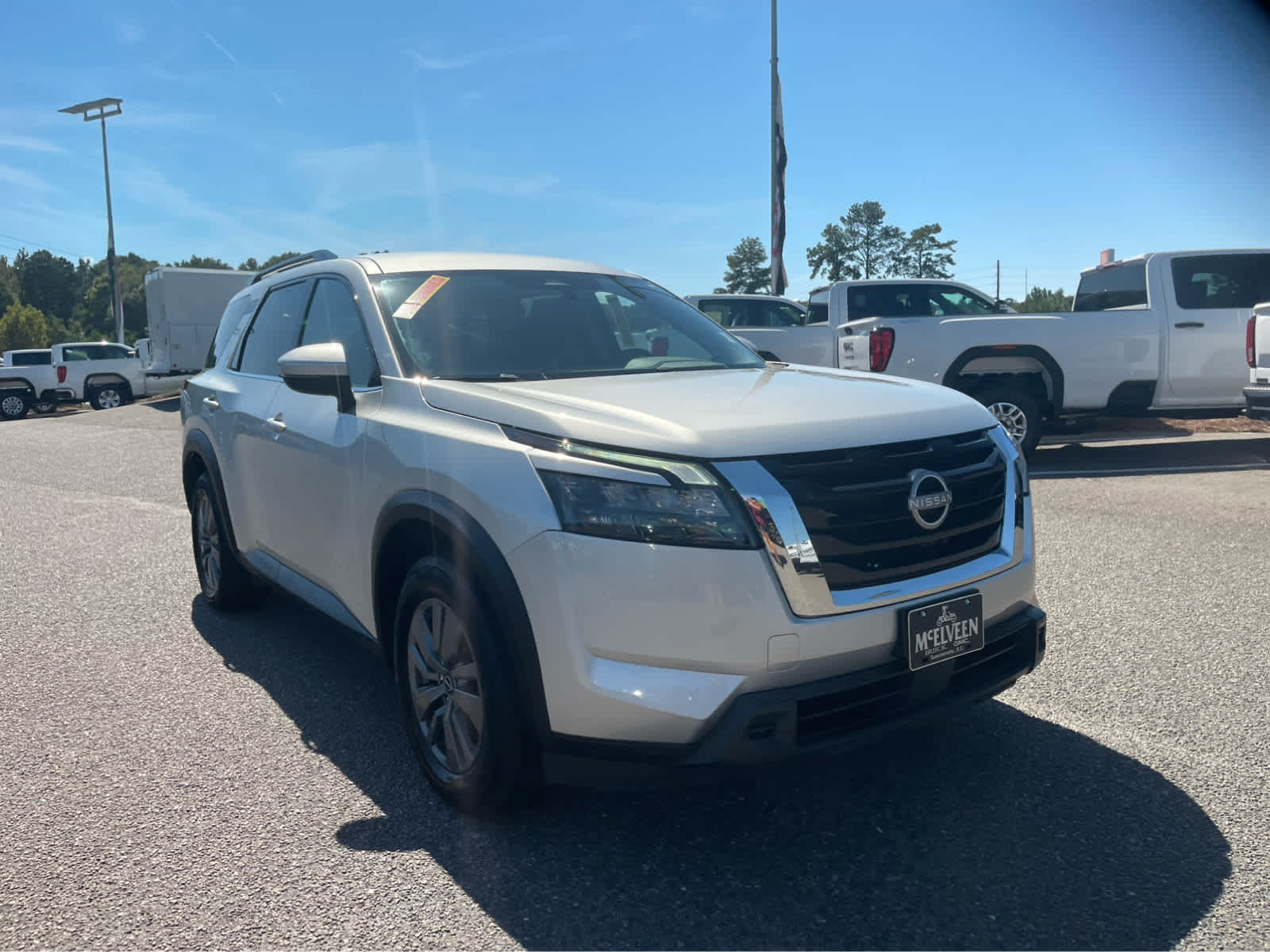 Used 2024 Nissan Pathfinder SV FWD image 3