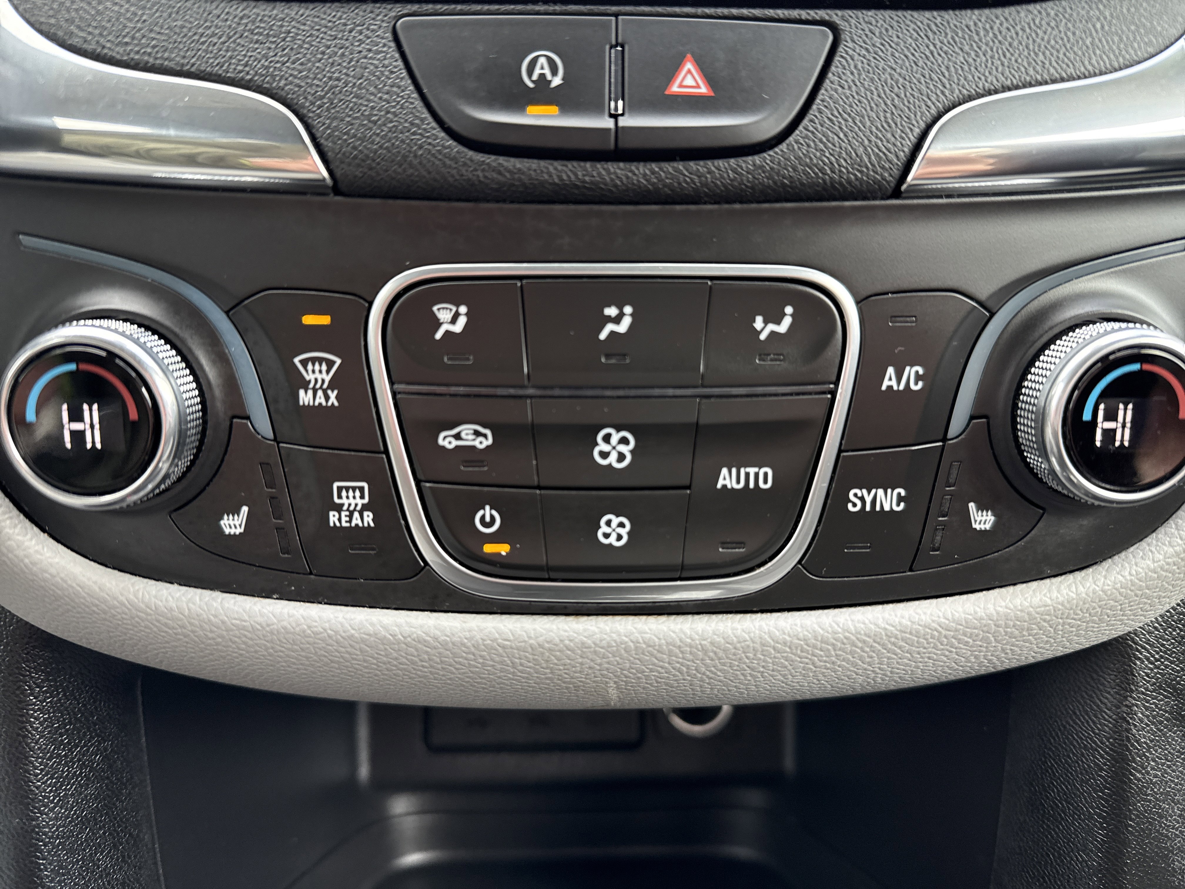 Used 2024 Chevrolet Equinox LT image 27