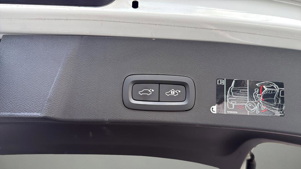 Used 2019 Volvo XC40 T5 Momentum image 20