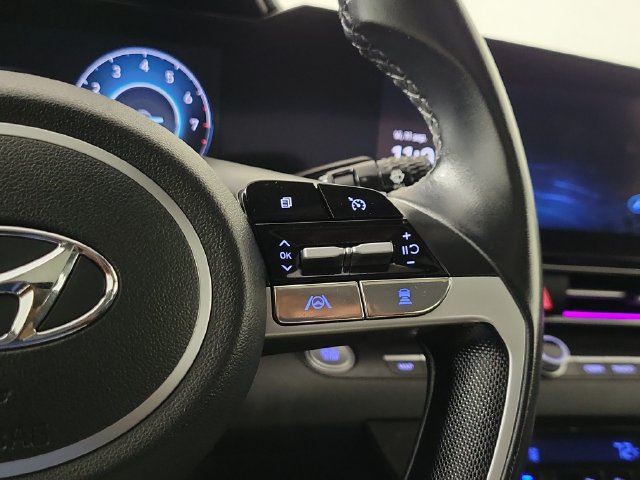 Used 2023 Hyundai Elantra Limited FWD image 25