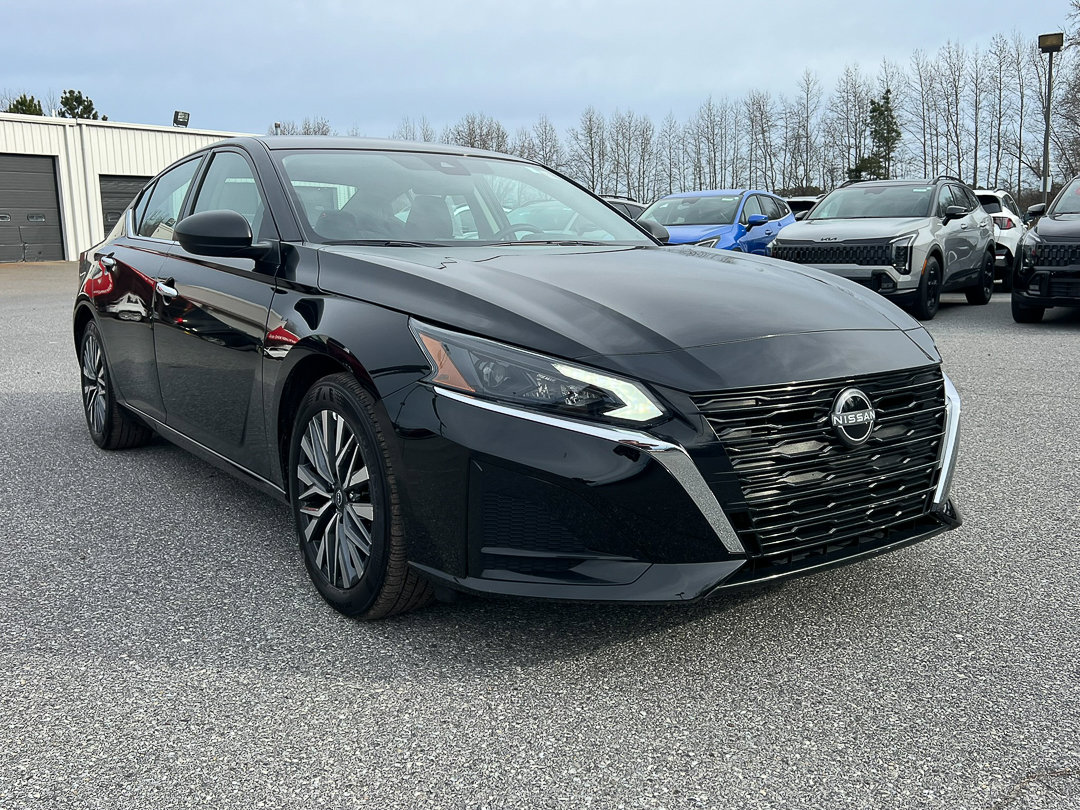 Used 2025 Nissan Altima 2.5 SV image 8