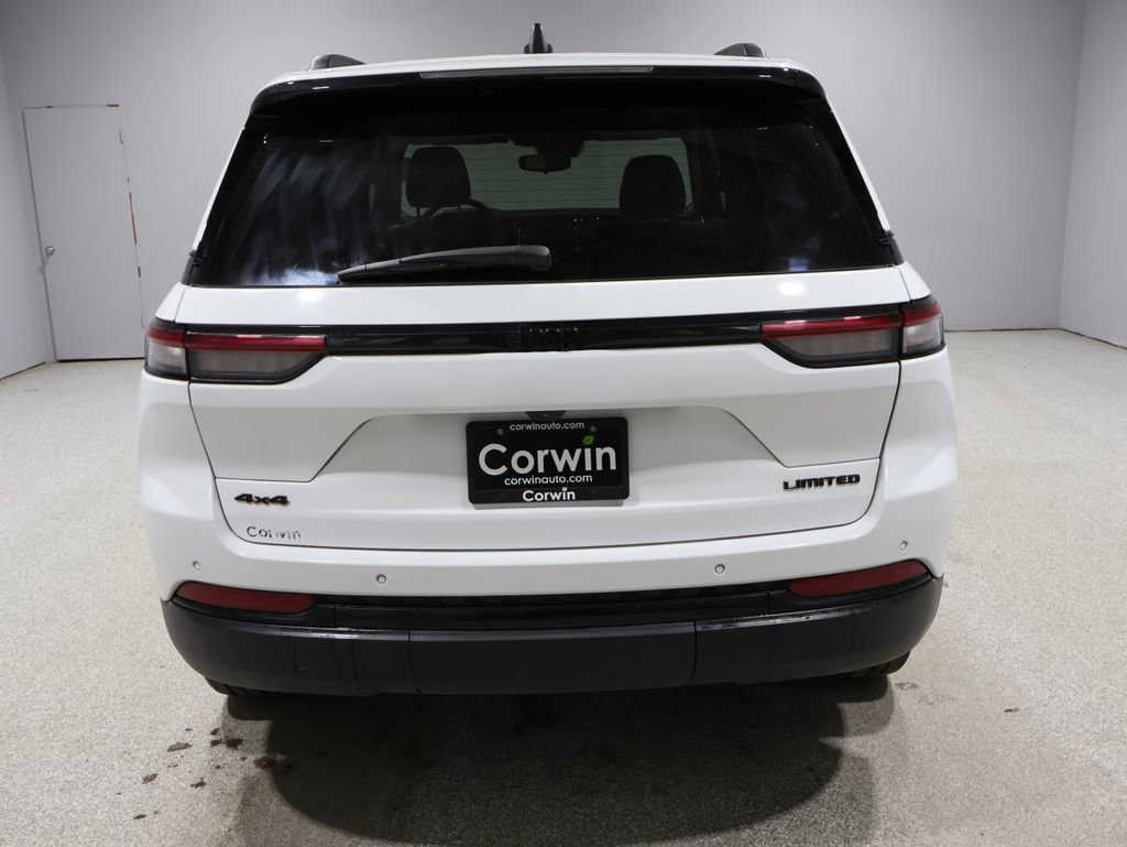 Certified 2023 Jeep Grand Cherokee Limited w/ Black Appearance Package image 4