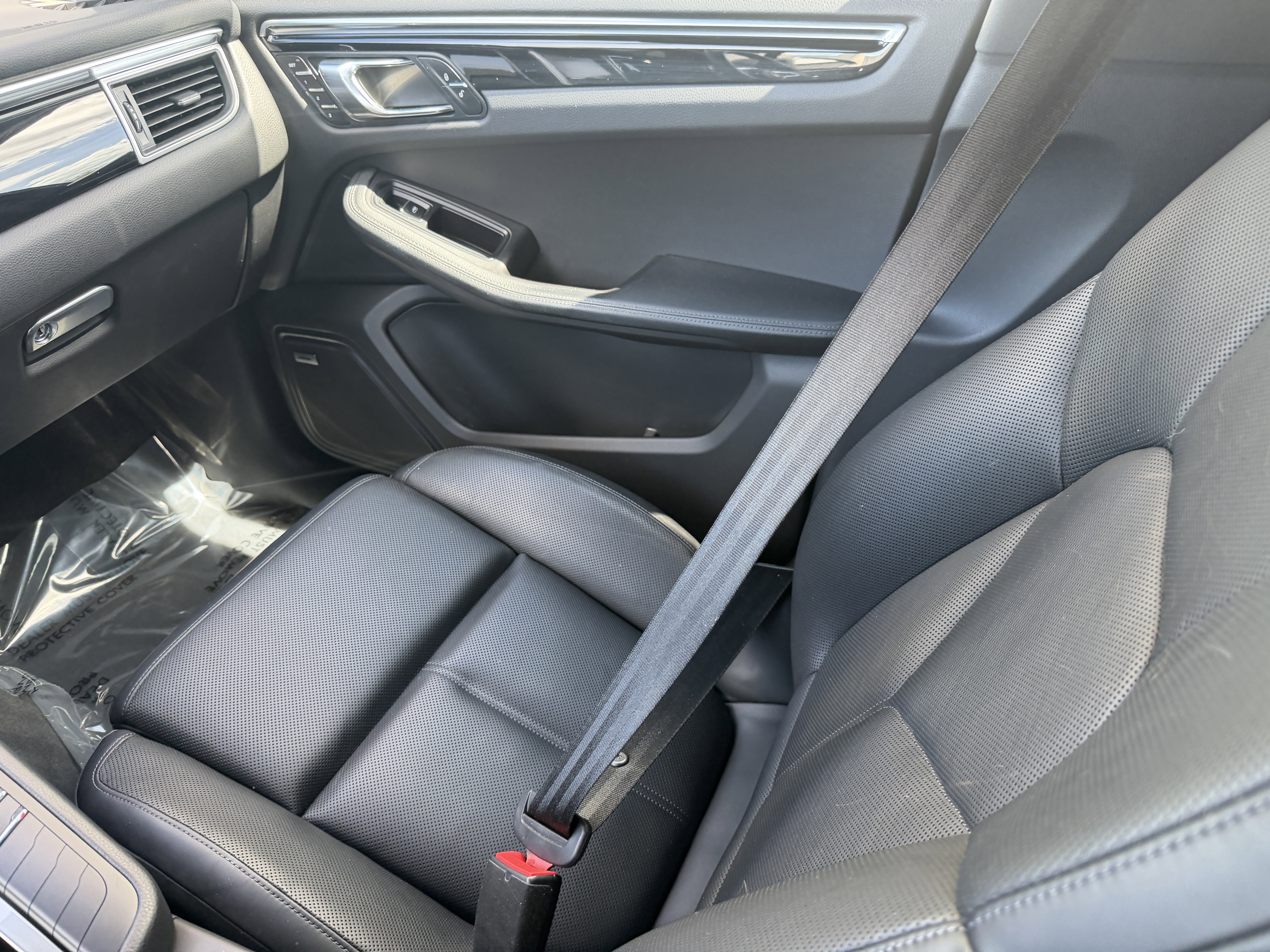 Certified 2015 Porsche Macan S image 19