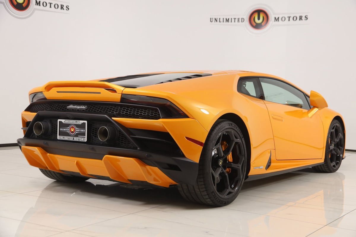Used 2022 Lamborghini Huracan EVO image 3