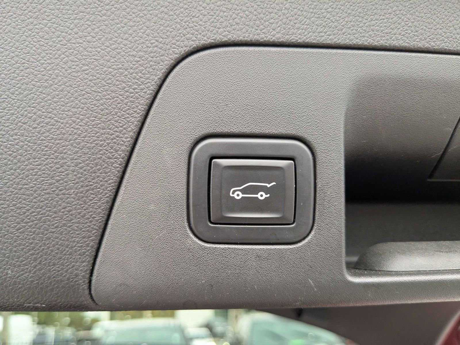 Used 2021 Buick Envision Essence w/ Technology Package I image 14