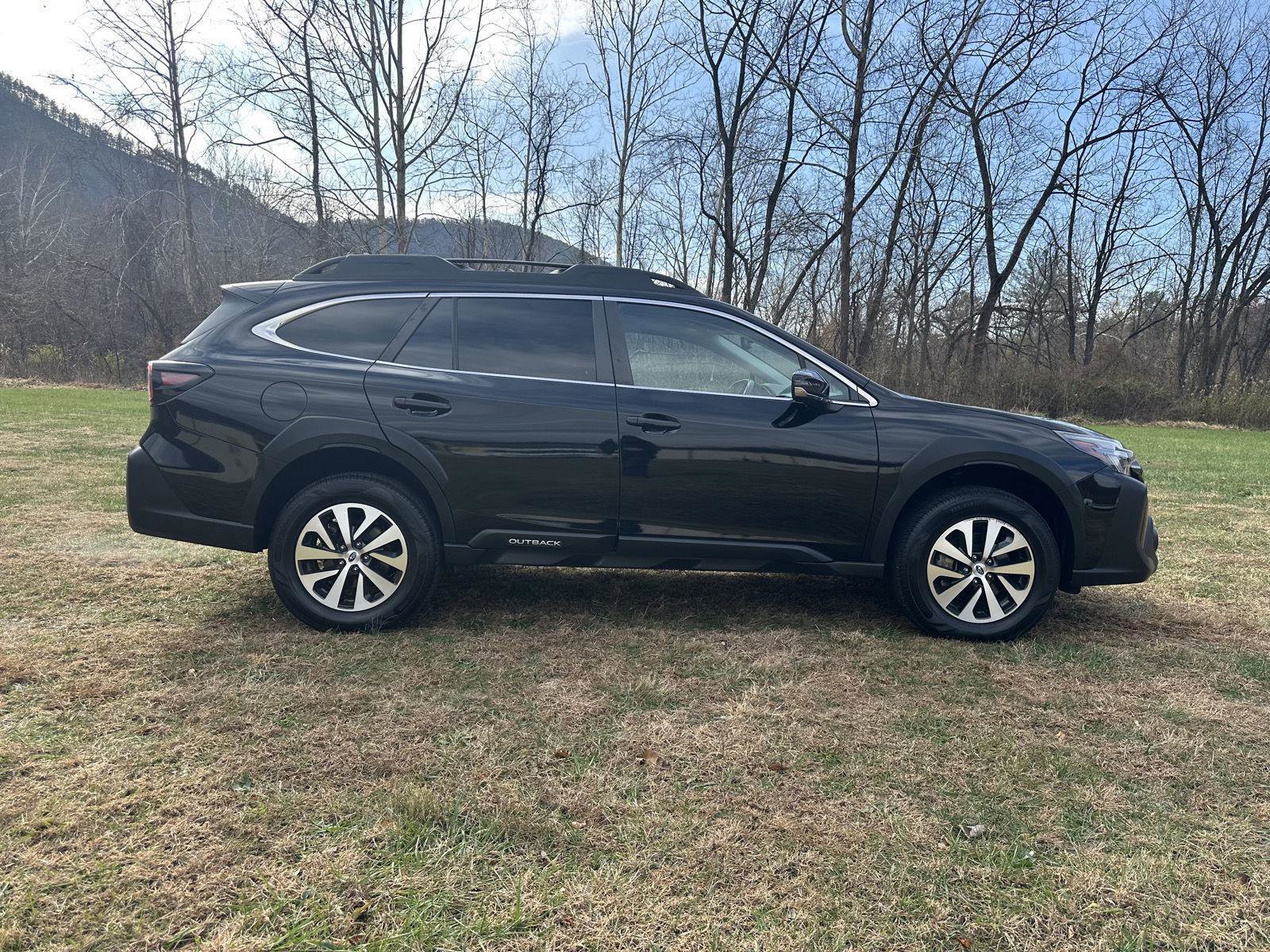 Used 2023 Subaru Outback Premium image 5