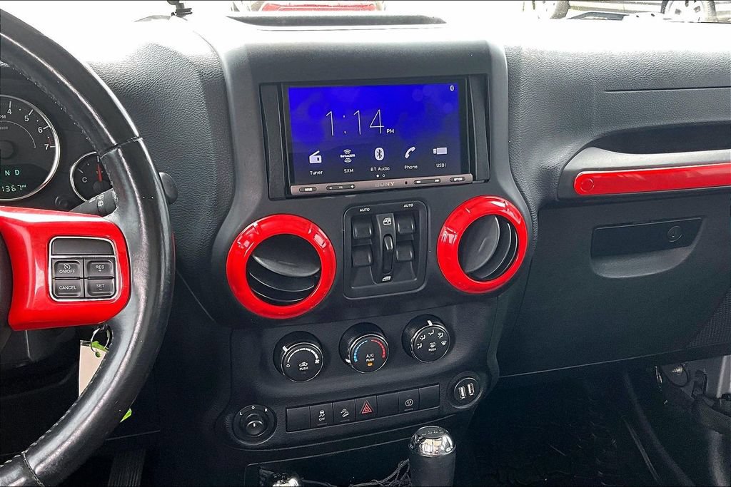 Used 2015 Jeep Wrangler Unlimited Sahara w/ Connectivity Group AWD/4WD image 8