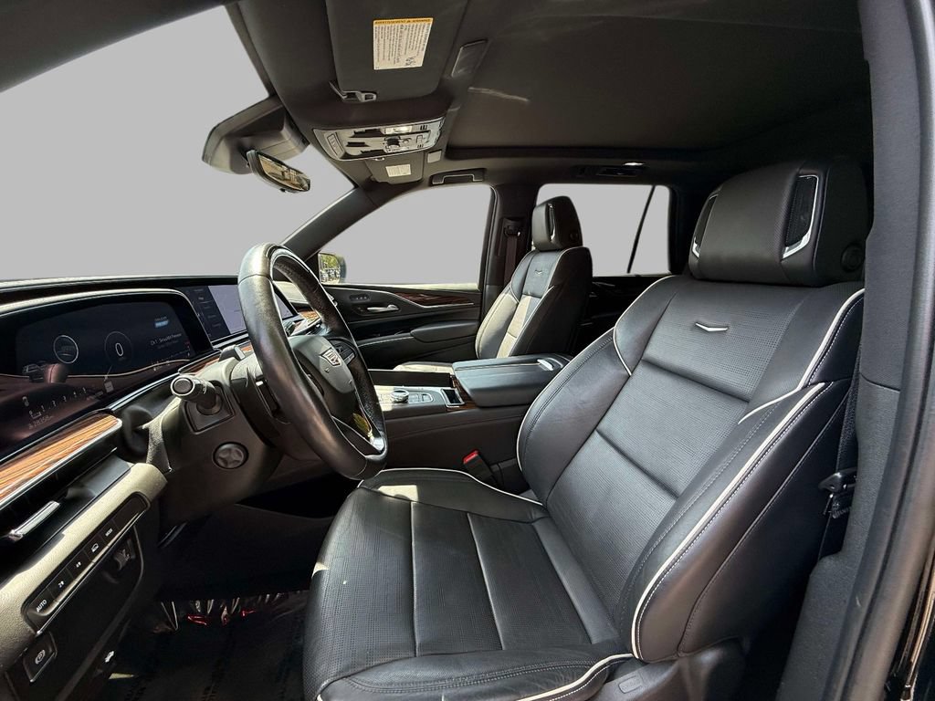 Used 2023 Cadillac Escalade Premium Luxury AWD/4WD image 2