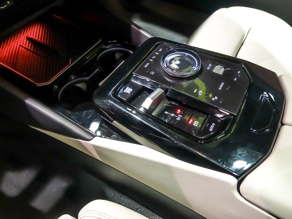 Used 2024 BMW 530i xDrive w/ Premium Package image 26