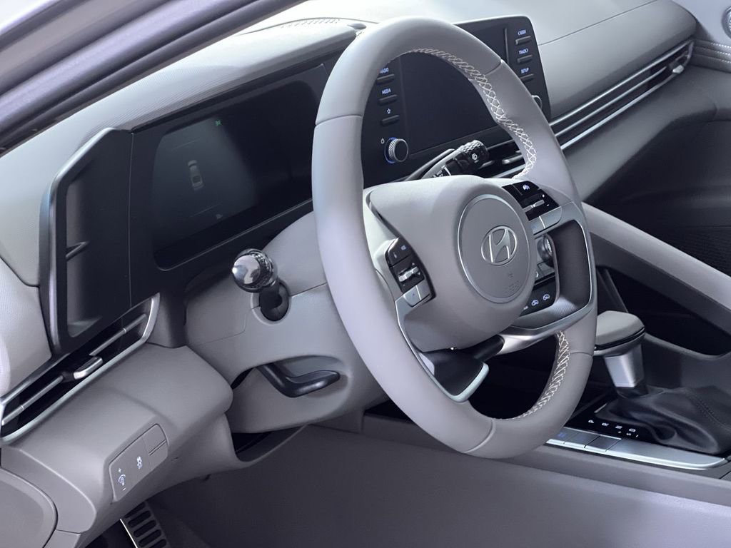 Used 2025 Hyundai Elantra Sport image 24