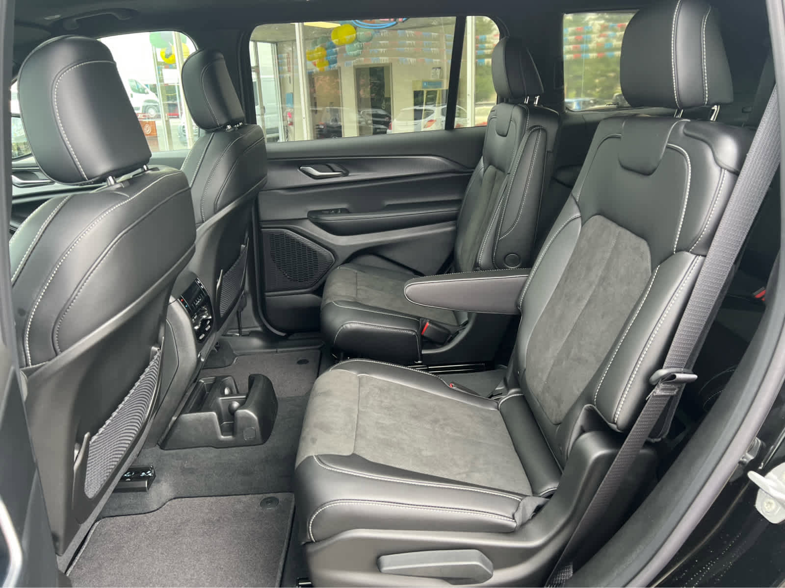 New 2025 Jeep Grand Cherokee L Altitude image 10