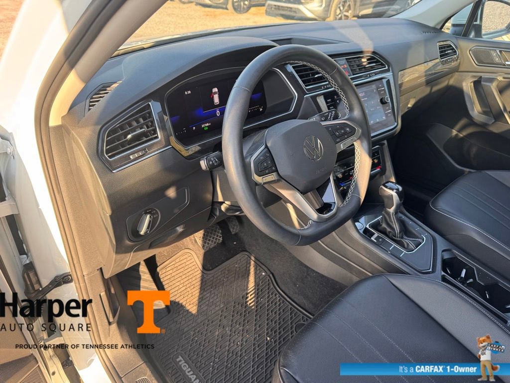 Used 2022 Volkswagen Tiguan SE w/ Panoramic Sunroof Package image 14