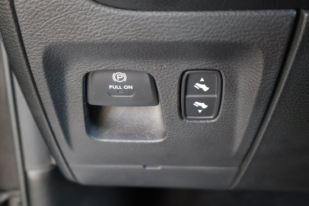 Used 2019 RAM 1500 Laramie AWD/4WD image 27