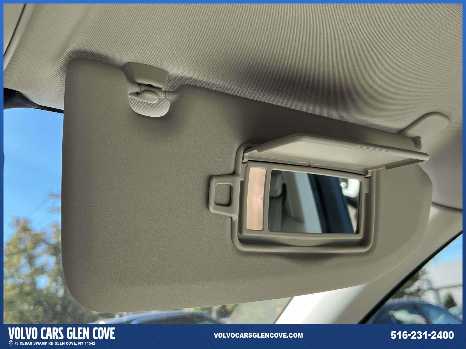 Certified 2025 Volvo XC60 T8 Plus AWD/4WD image 33