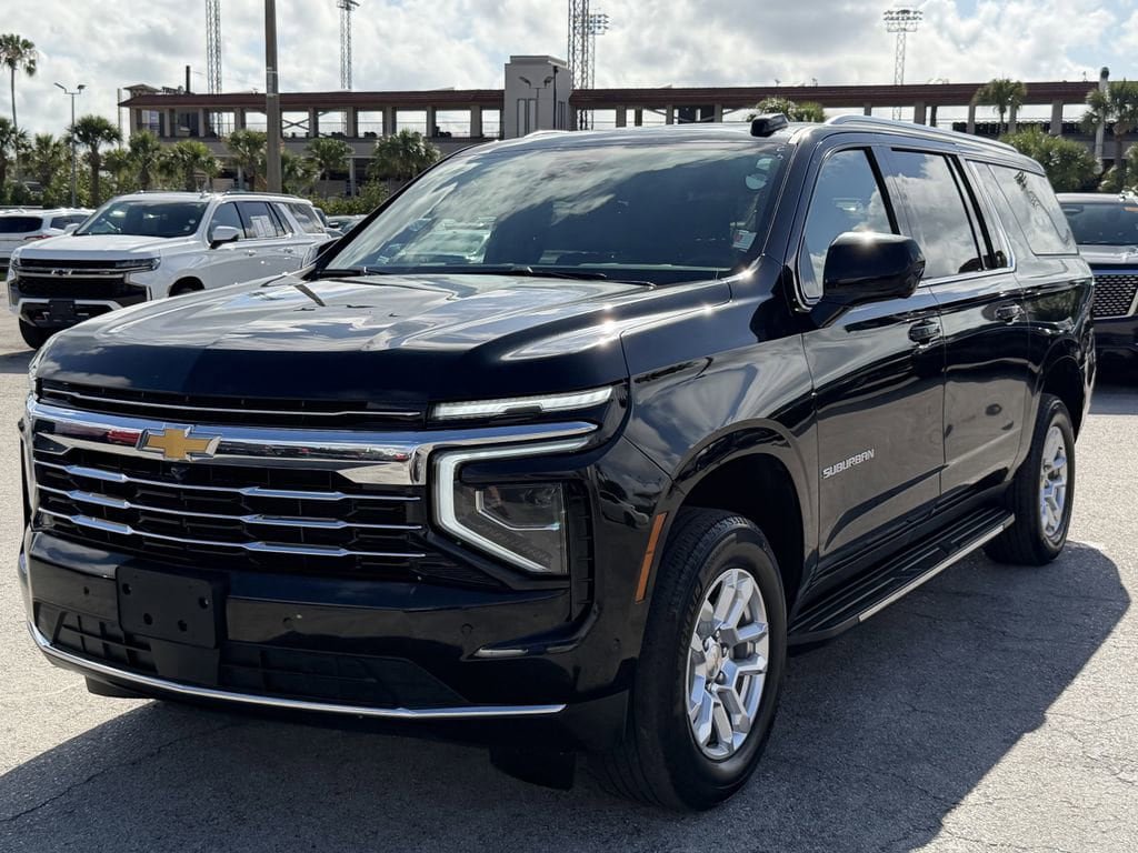 Certified 2025 Chevrolet Suburban LT AWD/4WD image 8