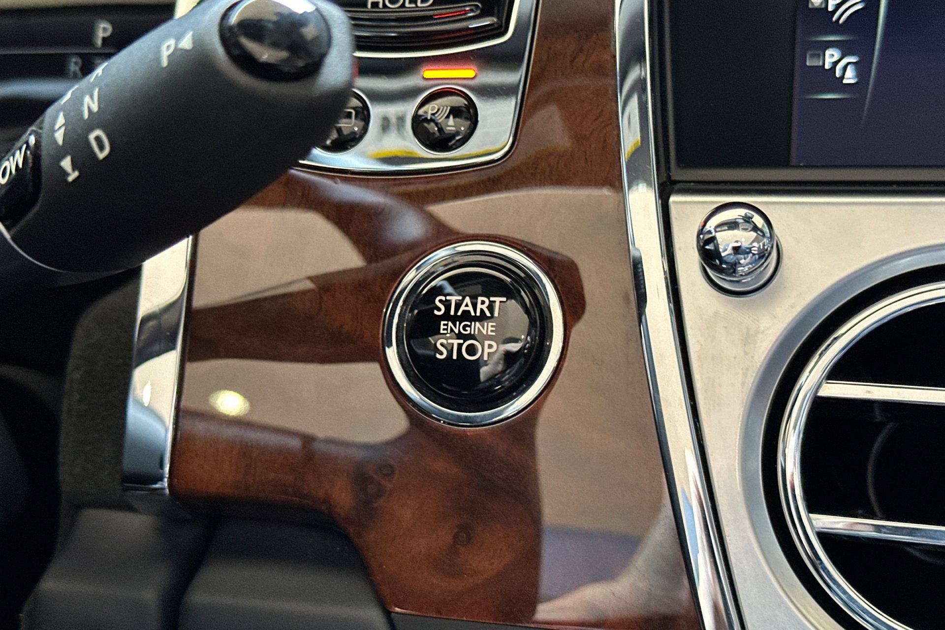 Used 2019 Rolls-Royce Dawn RWD image 29