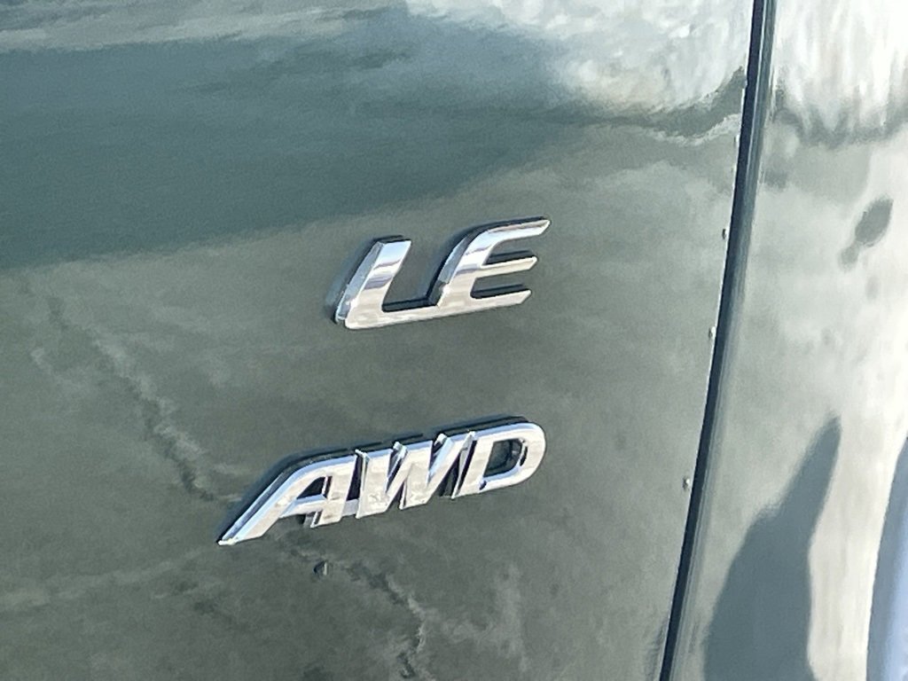 Used 2024 Toyota Corolla Cross LE image 17