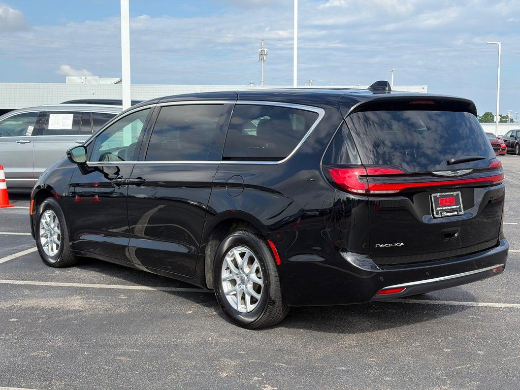 Used 2025 Chrysler Pacifica Select FWD image 8