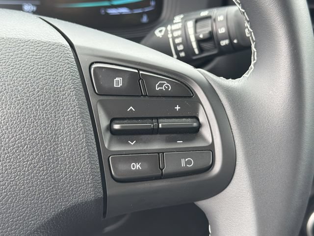 Certified 2025 Hyundai Venue SEL FWD image 25