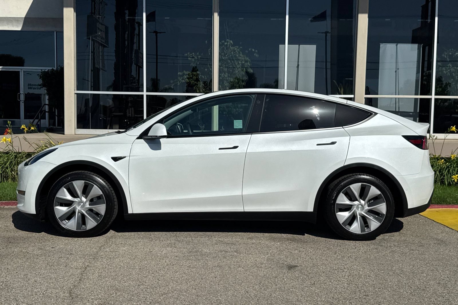 Used 2021 Tesla Model Y Long Range AWD/4WD image 7