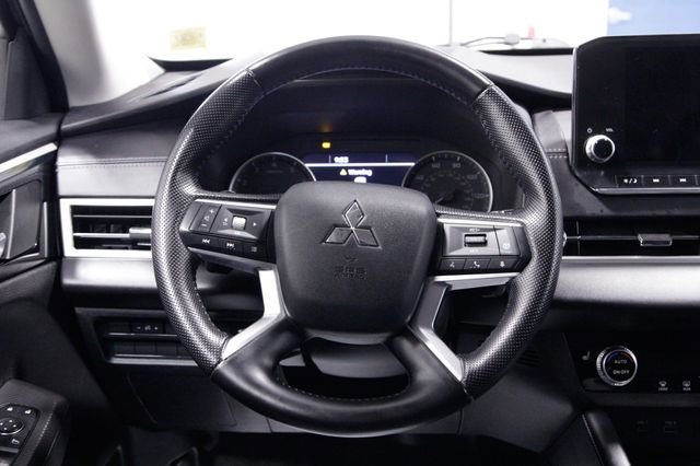 Used 2022 Mitsubishi Outlander SE image 14