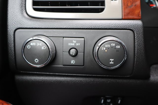 Used 2013 Chevrolet Avalanche LTZ image 31