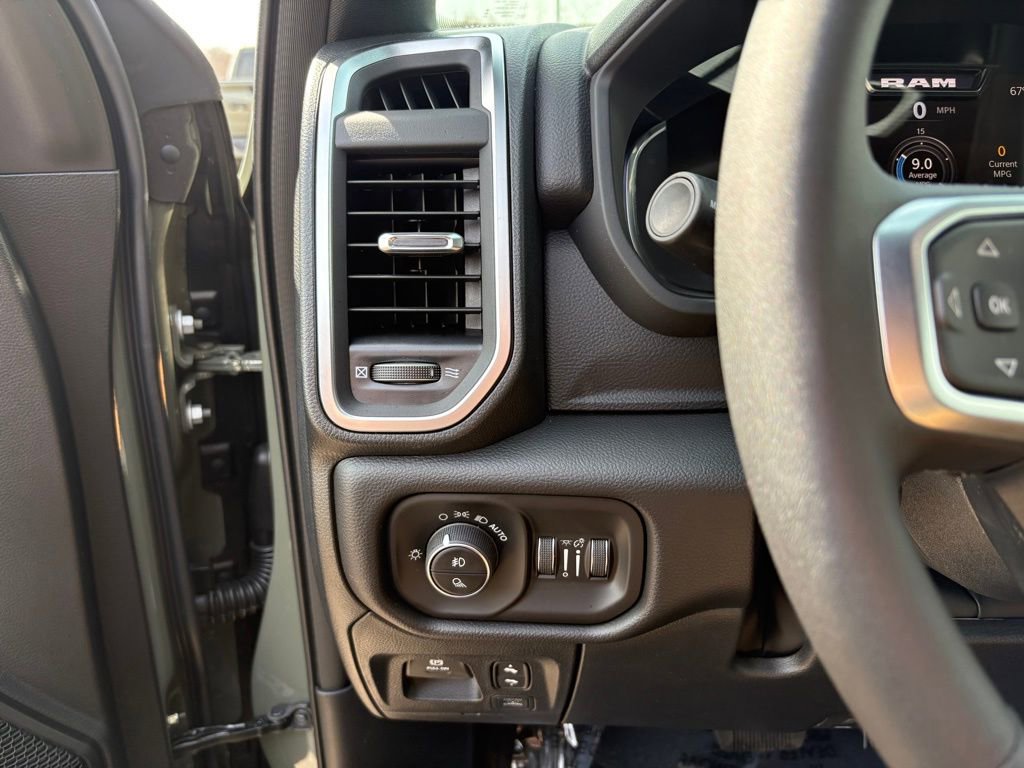 New 2026 RAM 1500 4x4 Crew Cab image 18