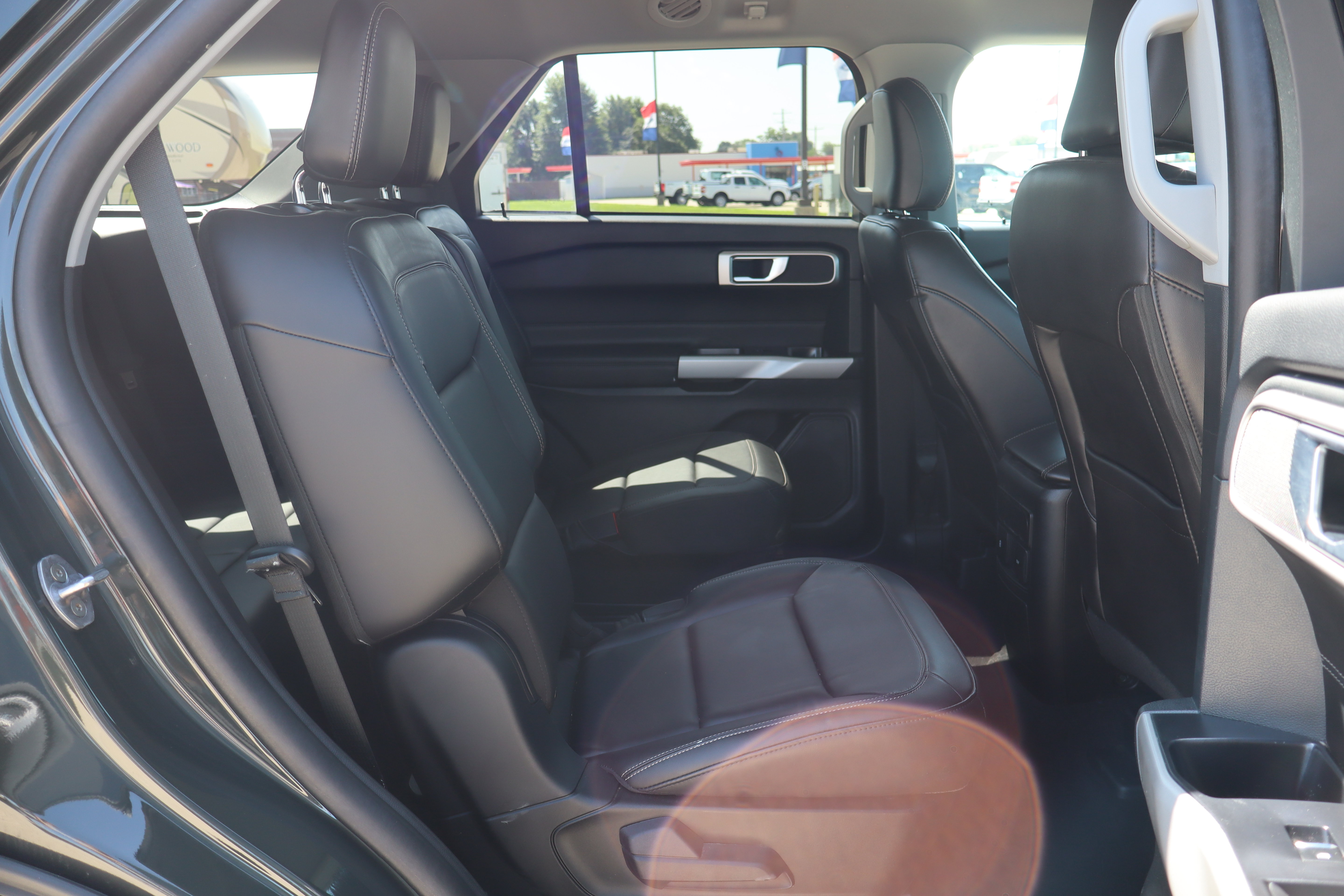 Used 2023 Ford Explorer XLT w/ Equipment Group 202A AWD/4WD image 13
