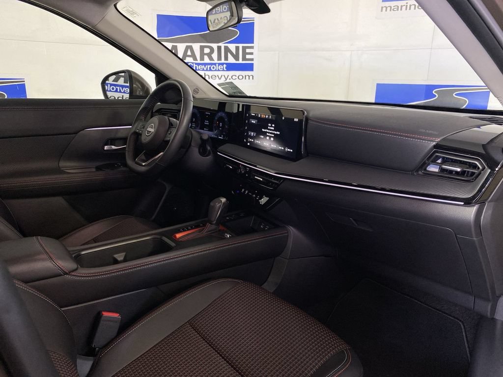 Used 2025 Nissan Kicks SR FWD image 32