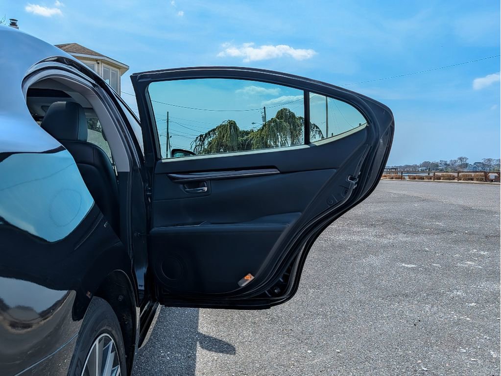 Used 2017 Lexus ES 350 w/ Luxury Package image 11