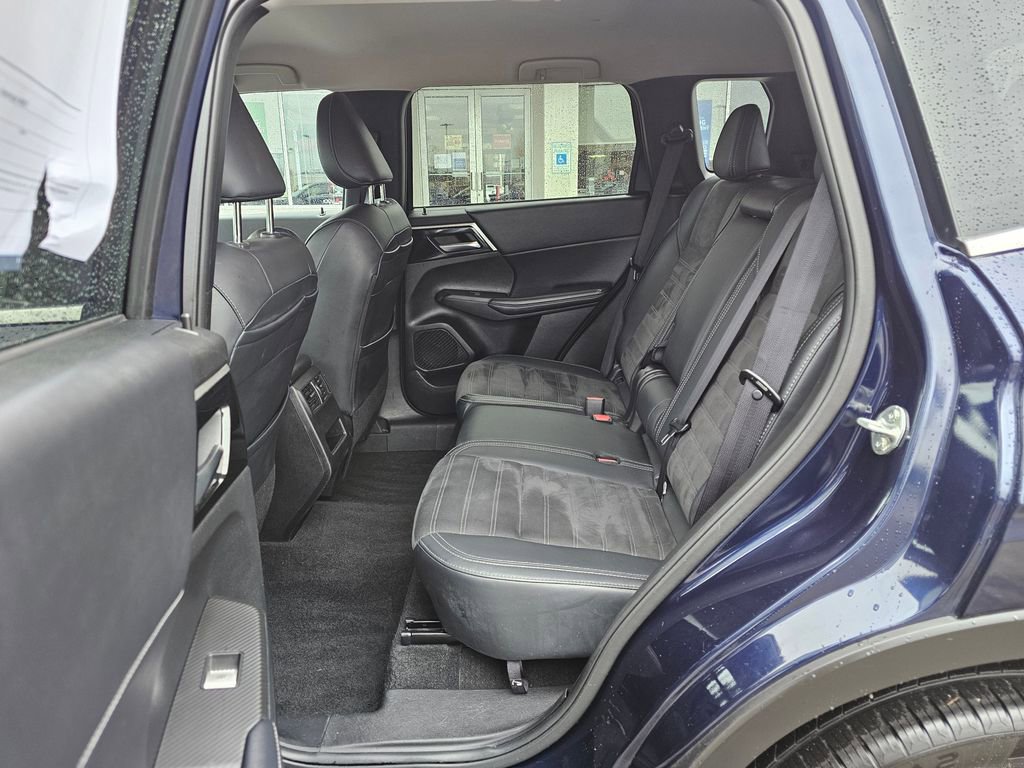 Used 2024 Mitsubishi Outlander SE image 13