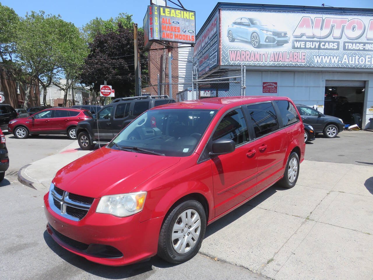 Used 2014 Dodge Grand Caravan SE w/ Quick Order Package 29E SE FWD image 2
