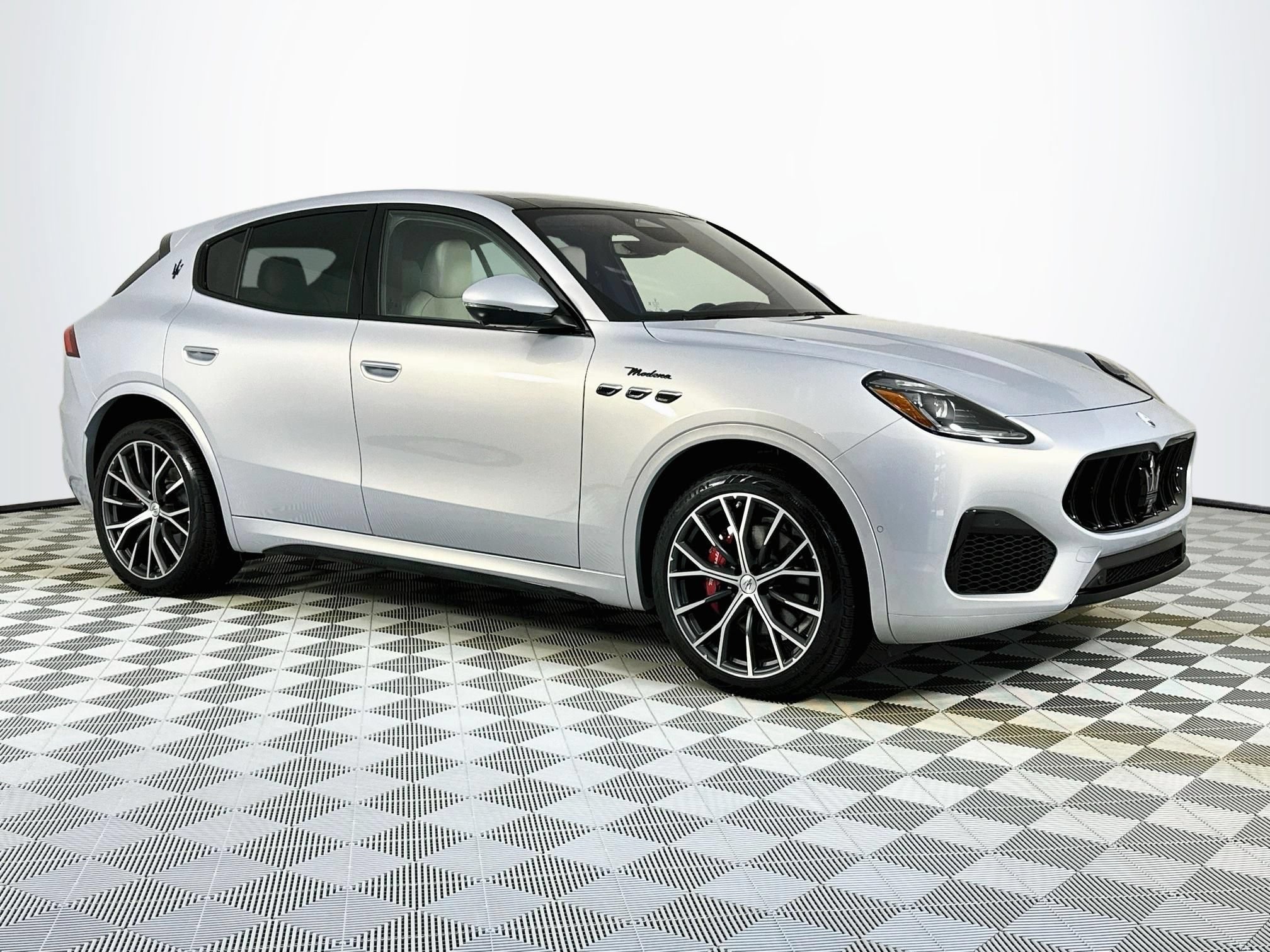 Used 2023 Maserati Grecale Modena AWD/4WD image 3