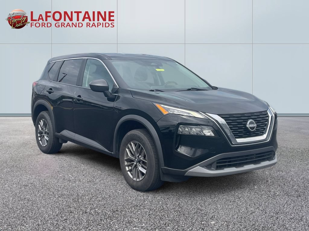 Used 2023 Nissan Rogue S AWD/4WD image 3